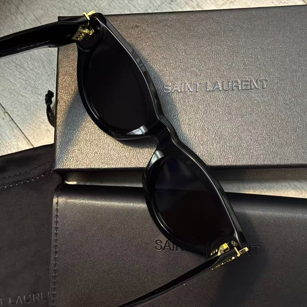 YSL Sunglasses - Picture 9 of 12